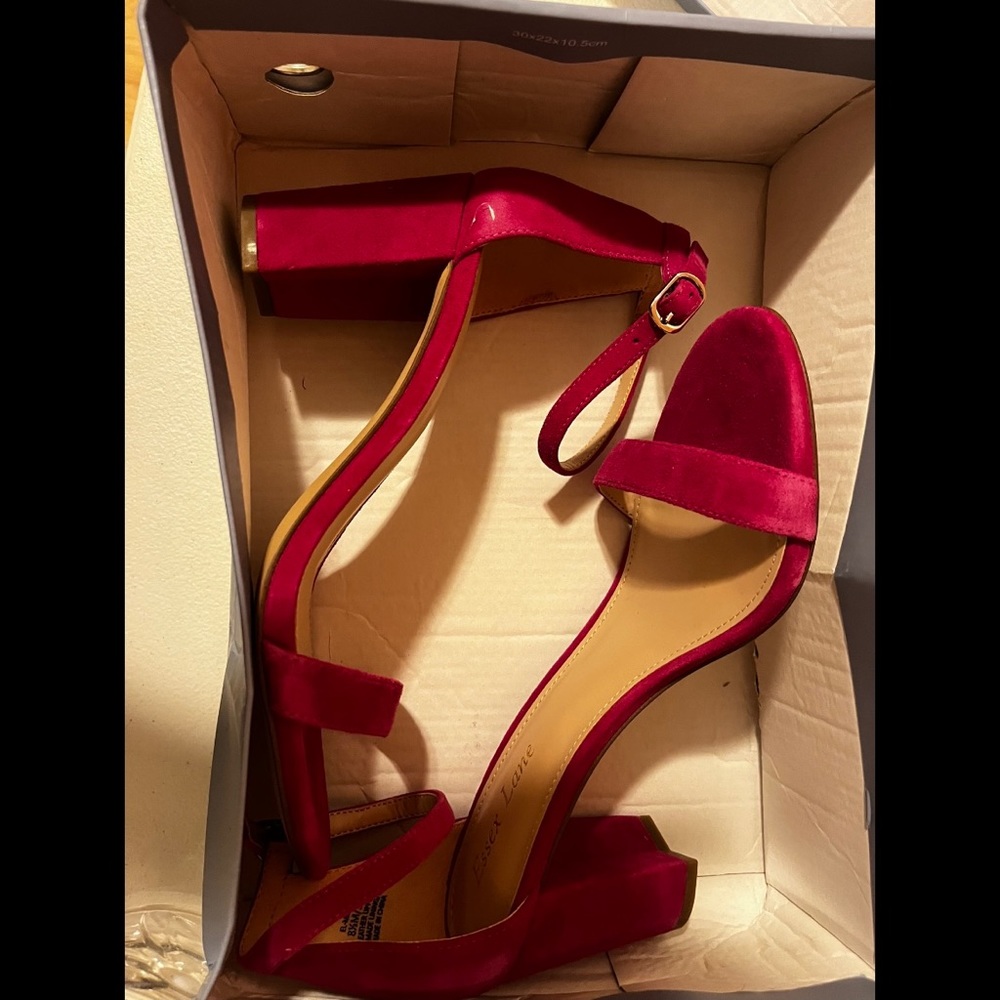 Women’s rich berry Pumps Size 8.5 “essex lane”heels/shoes